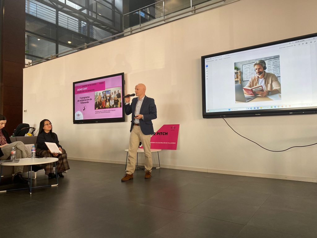 Formación en public speaking en inglés para empresas – profesionales mejorando su comunicación y confianza con Easyworld Academy.